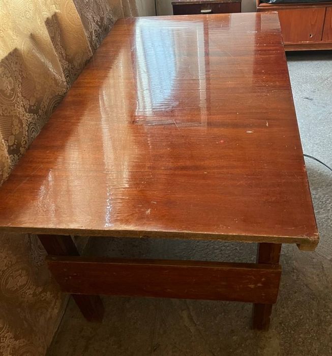 Продам стол крепкий