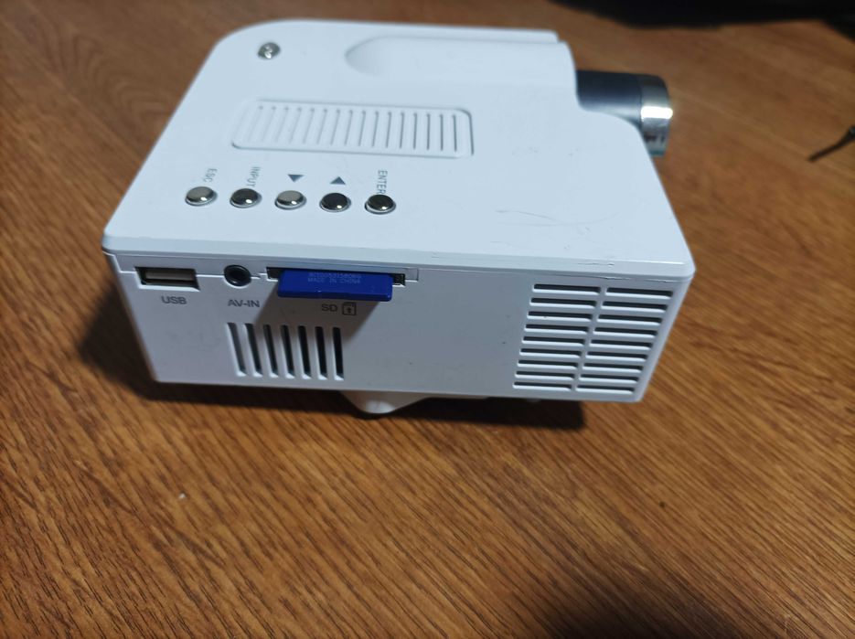 Proiector media RoHs , cu conectare la orice PC sau telefon