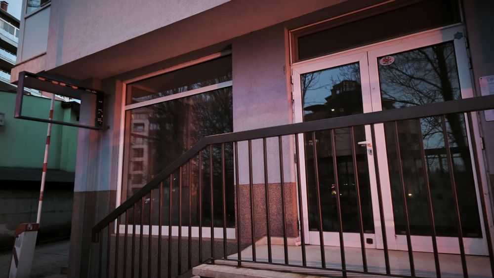 Под наем: Офис, помещение, магазин.