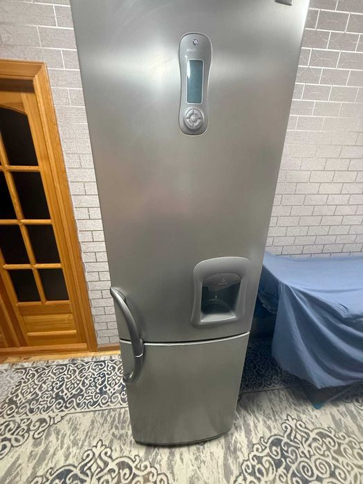 Холодильник LG большой