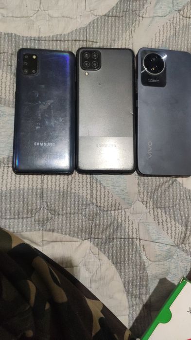 Продам телефон на запчасти samsung