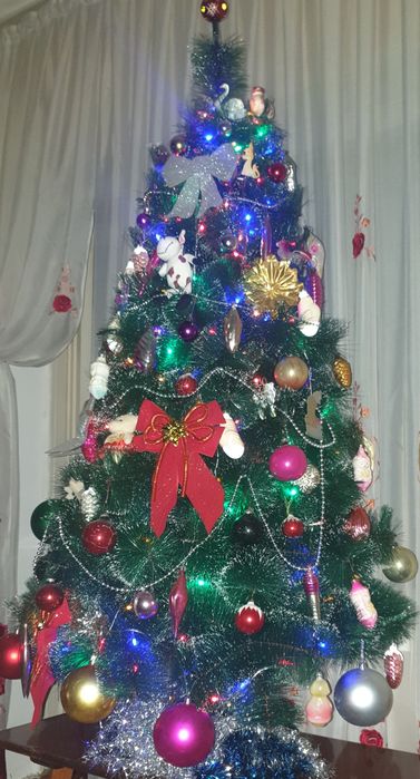 Продаётся Ёлка в хорошем состоянии