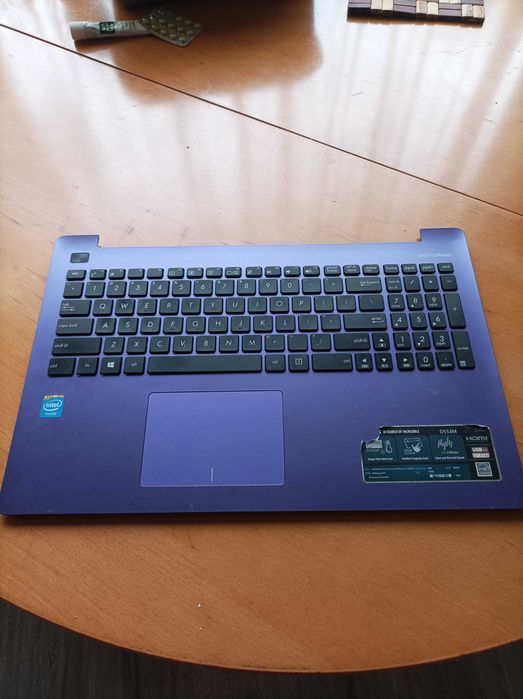 Лаптоп ASUS D553M-комплект капаци,панел с клавиатура и батерия.