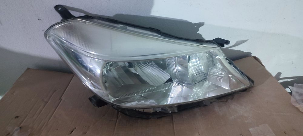 far dreapta toyota yaris