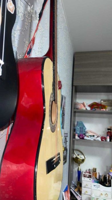 Акустическая гитара