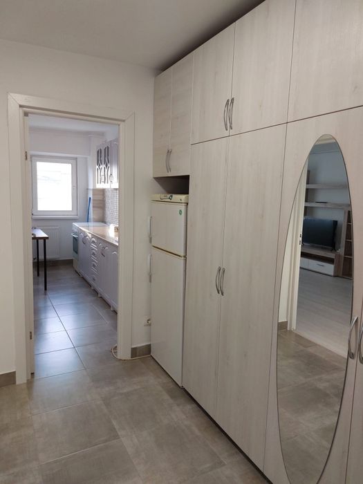 Închiriez garsoniera 42 mp