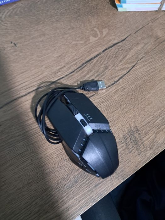 Mouse de gaming cu fir 1 m nou nouț utilizat de 2 ori