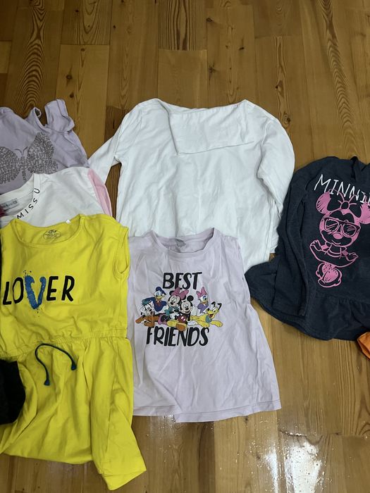 Вещи на девочку 5-6 лет , в хорошем состоянии, есть также игрушки