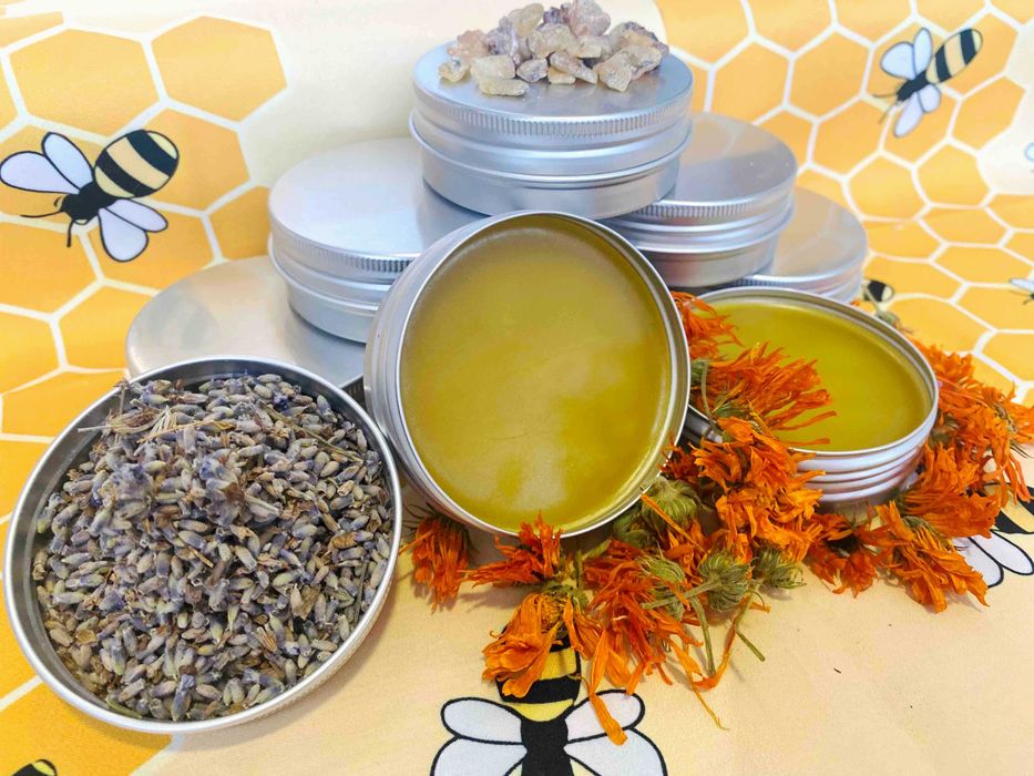 Билкови мехлеми за проблемна кожа, болки в ставите и мускулите