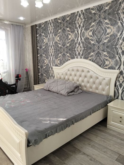 Продам спальный гарнитур