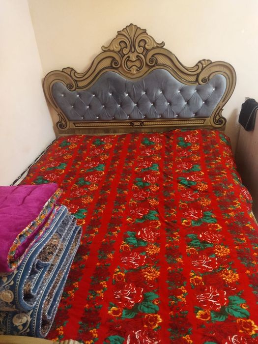 Двуспальная крават сотилади