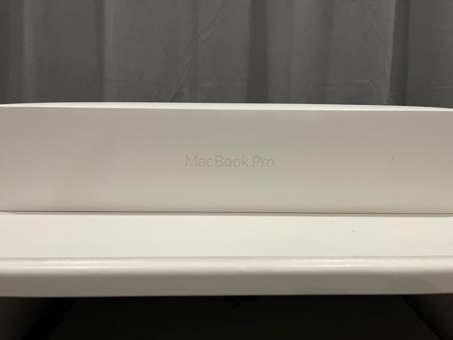 Apple MacBook Pro 14, 14 inch M3 Pro chip
