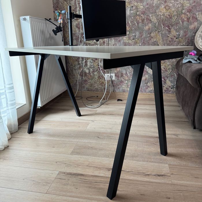 Birou TROTTEN IKEA  120x70 cm, în stare perfectă