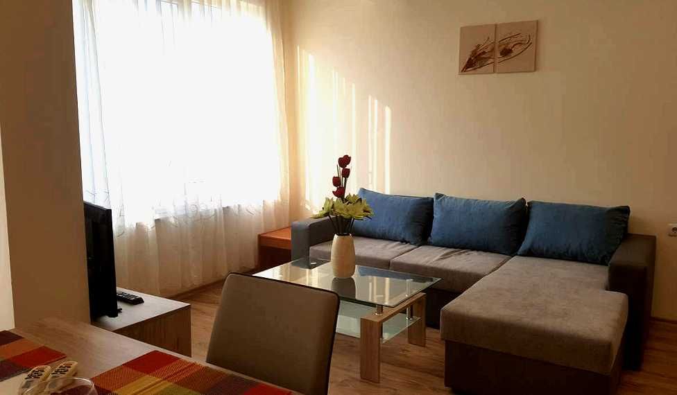 Дава се под наем Тристаен апартамент в Бургас, Изгрев - 80 кв.м за 165.75 € - Снимка #2