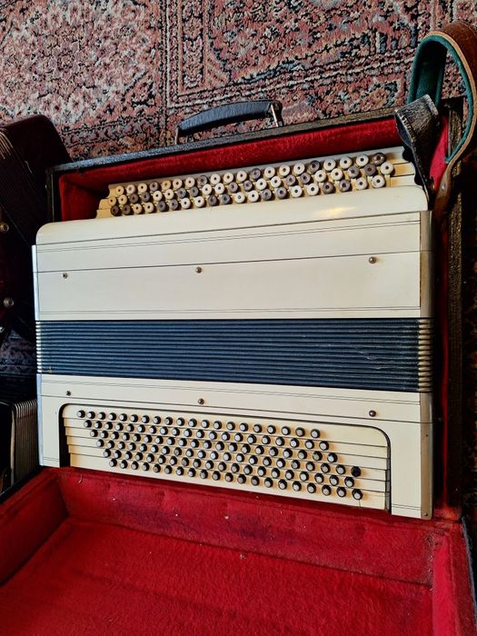 Продам баяны, аккордеоны