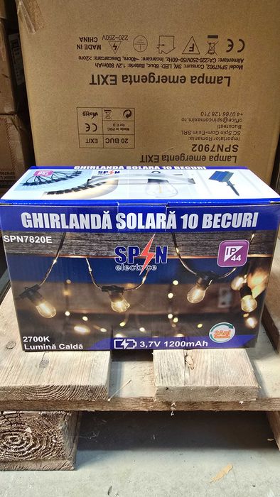 Vând ghirlande luminoase cu panou solar RGB