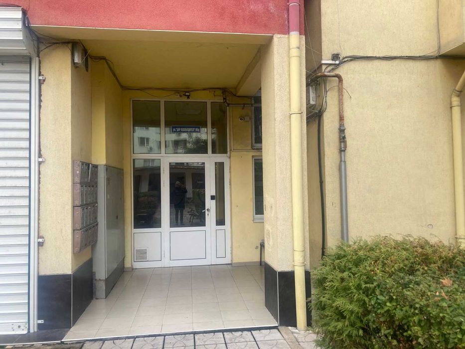 Продава се Двустаен апартамент в Пазарджик, Идеален център - 66 кв.м за 1288 €/кв.м - Снимка #1