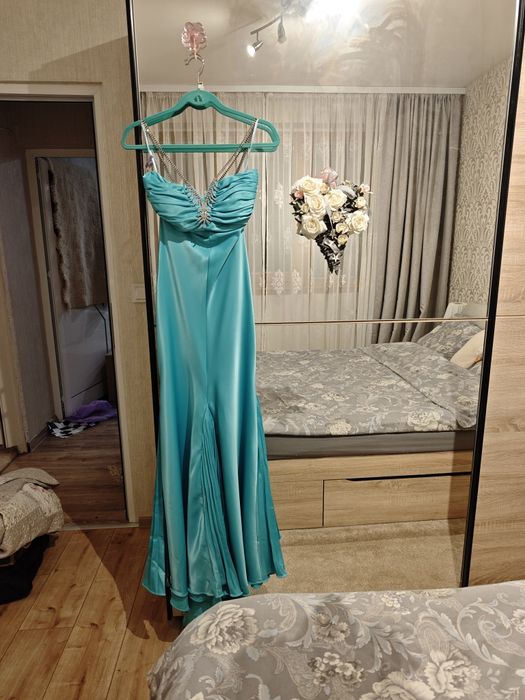 Официална сатенена рокля от бутик La sposa