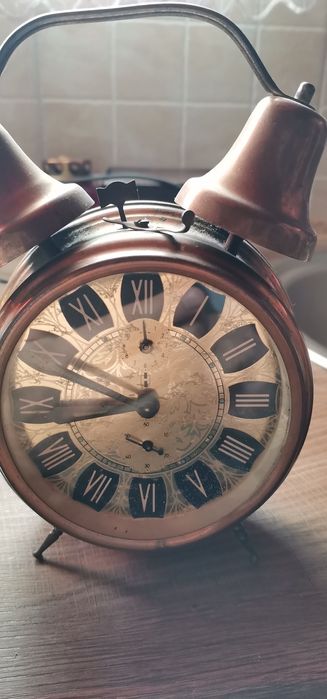 Vând ceasuri mecanice de masa