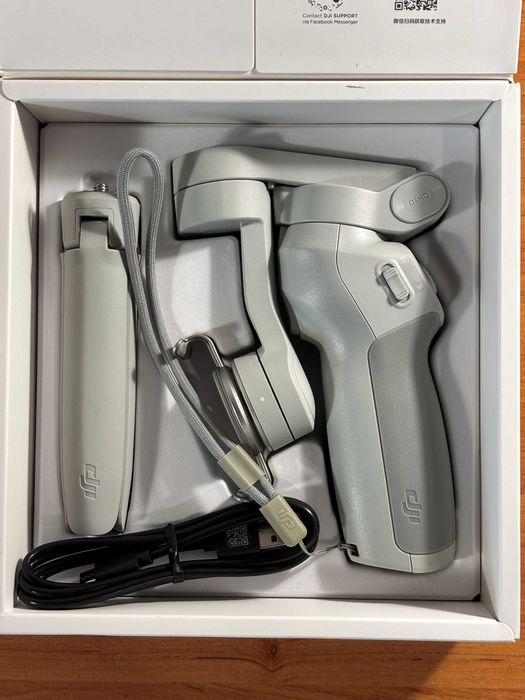 DJI osmo mobile 4 SE гимбъл + аксесоари