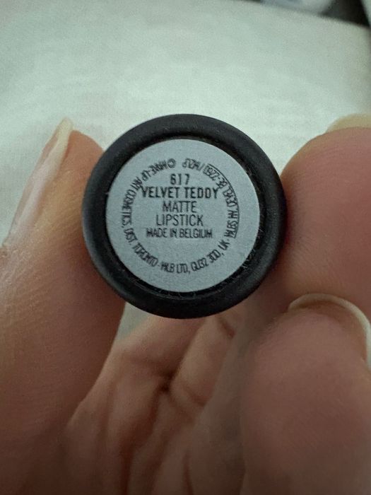 Ruj mat MAC velvet teddy