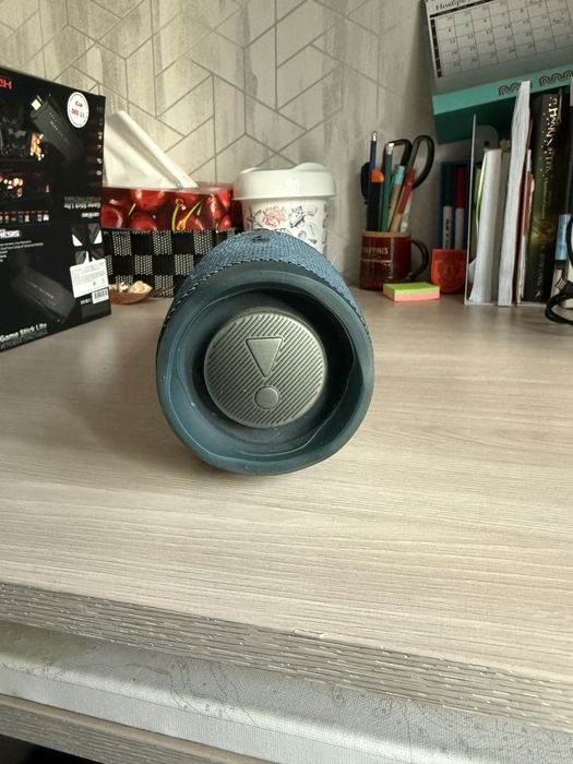 Колонка jbl в идеальном состоянии