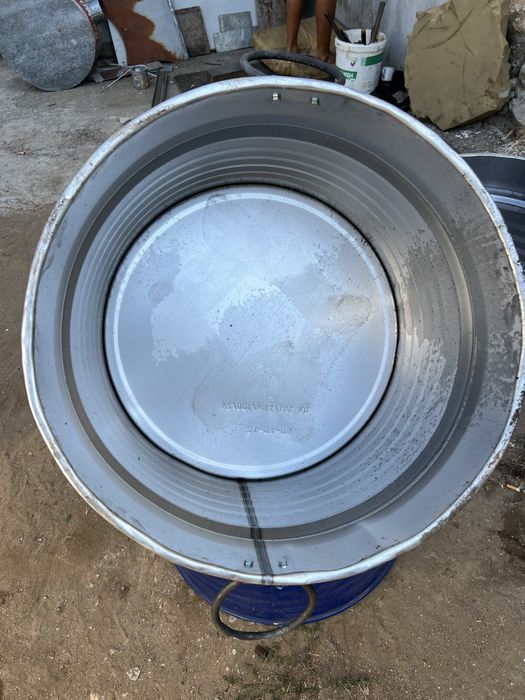 Ръчно направен казан за варене на буркани и други неща.