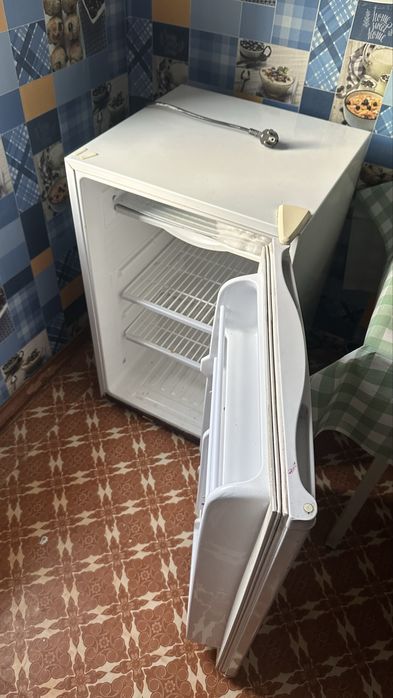 Холодильник самсунг б/у (маленький)