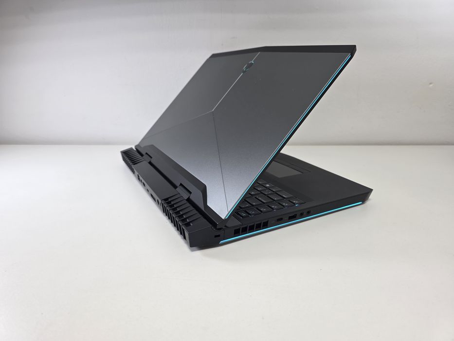 Laptop  CA NOU GAMING display MARE Alienware i7 512ssd  nVIDIA GTX 2080 17.3 2K 120HZ  . GARANTIE