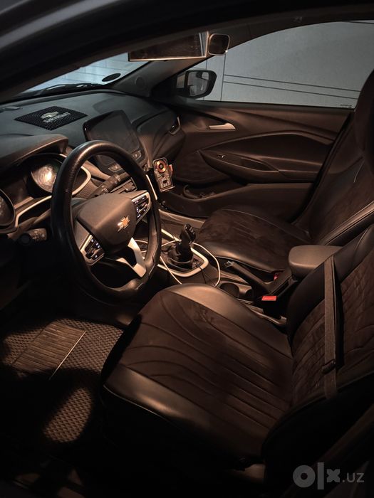 Chevrolet Onix 3LT MT (механика)