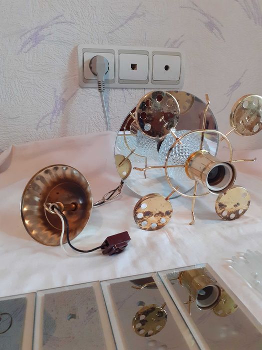 Продам люстру на одну лампочку