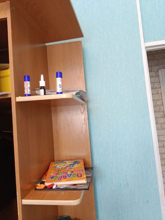 Срочно продам угловой шкаф