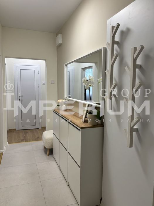 СЛЕД ОСНОВЕН РЕМОНТ! Тристаен обзаведен апартамент под наем в района