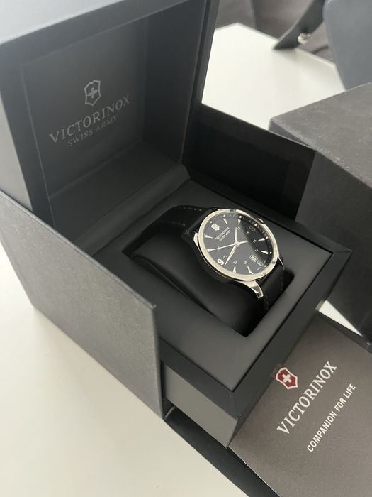 Часовник Victorinox