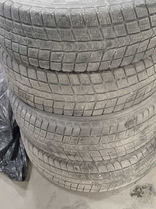 Продам комплект автомобильных шины