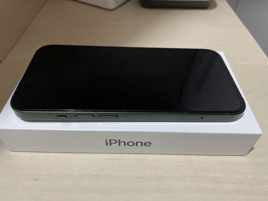 Продавам Iphone 13 128GB