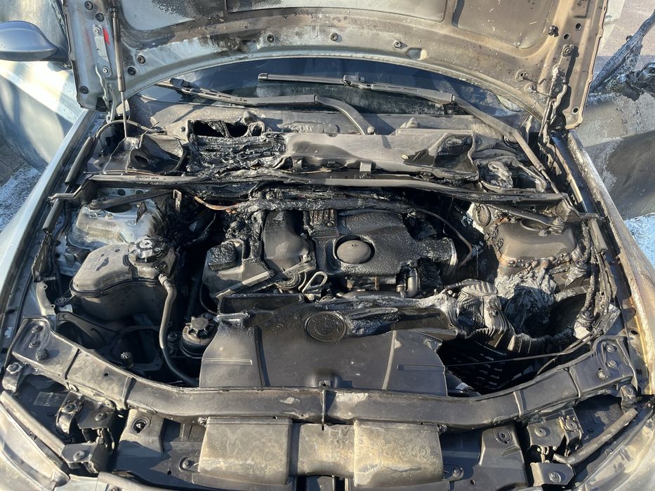 BMW e90 320i, Ars ieri.