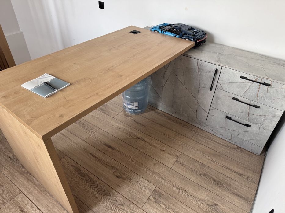 Стол офисный в кабинет