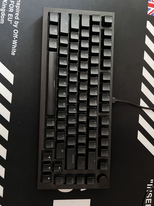 Tastatura de la Glorious GMMK pro cu full custom