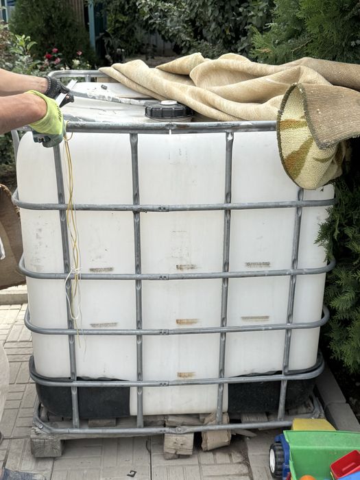 Продам ьмкость для жидкости