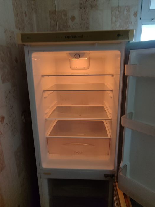 Продам холодильник LG