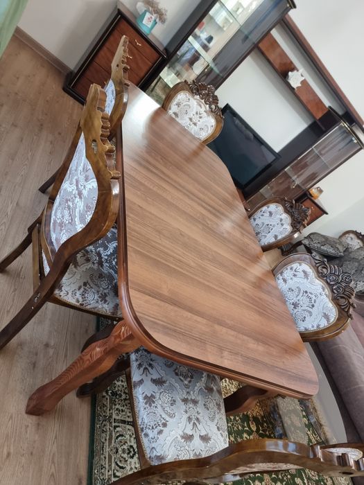 Продам стол и 6 стульев