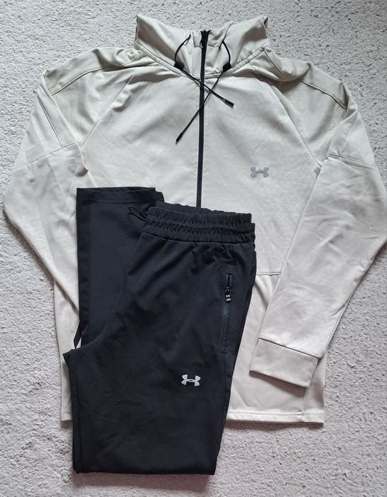 Спортен екип Under Armour – мъжки комплект  анцунг суитчър 

Продавам