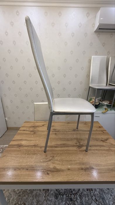 Продается стол со стульями