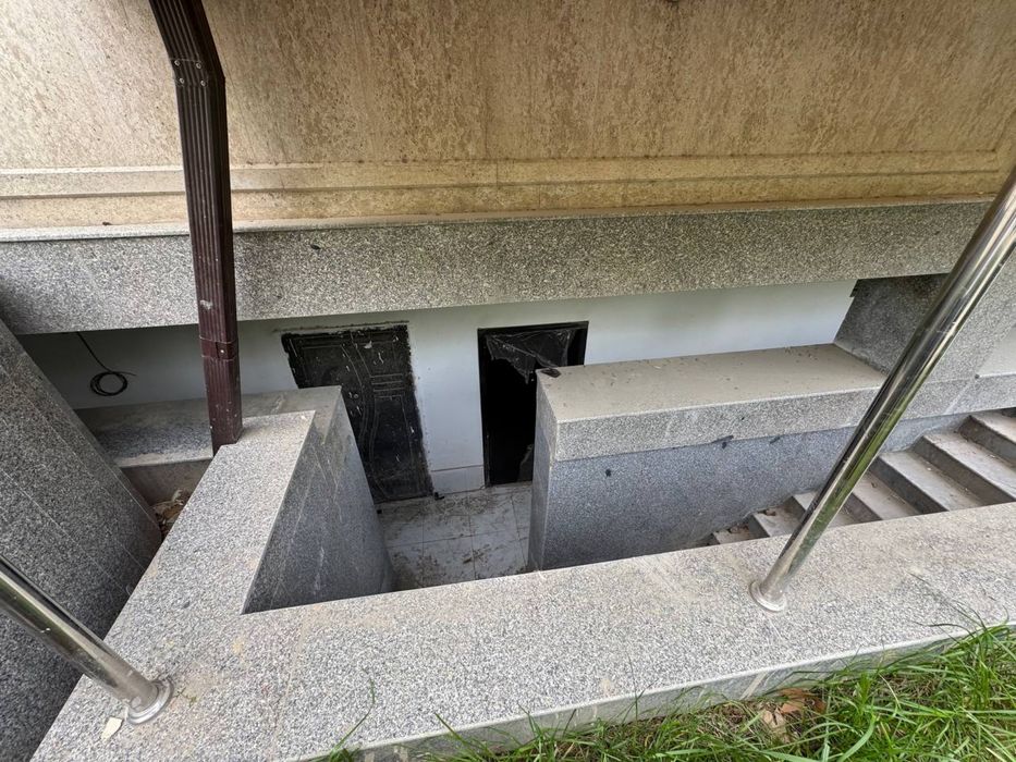 Срочно! Коммерция ТТЗ 190м² 1-линия 1 этаж + подвал