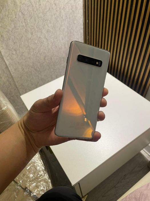 Самсунг s10 в хорошем состоянии