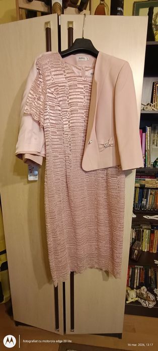 Vand urgent costum ne folosita marimea 46