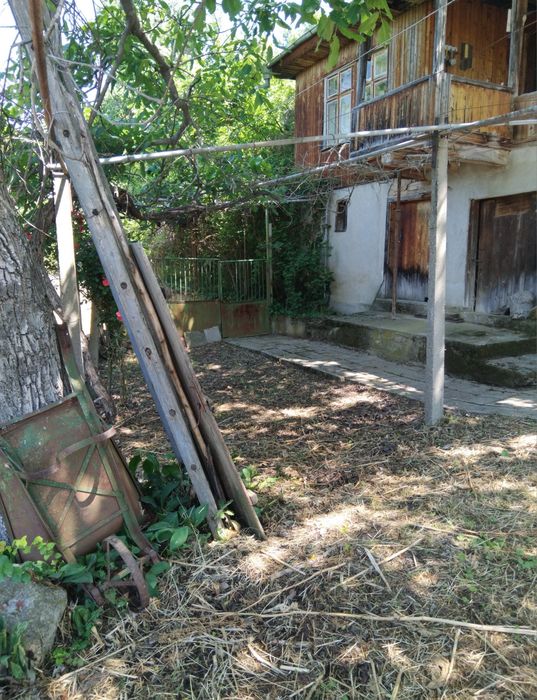 Продава къща в с.Горна Козница