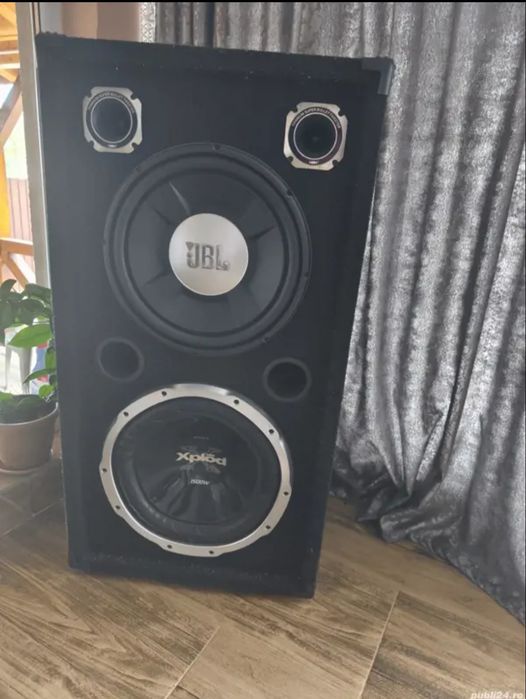 Vând 2 boxe cu mixer