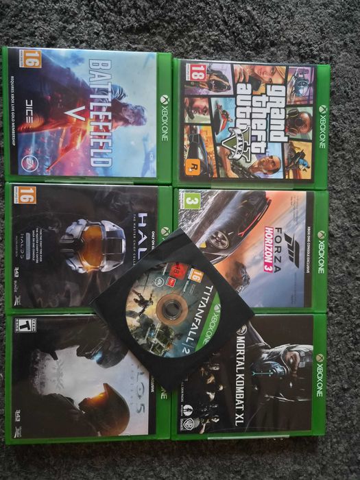 Xbox One S 1TB + 3 джойстика + 7 топ игри | Отлично състояние